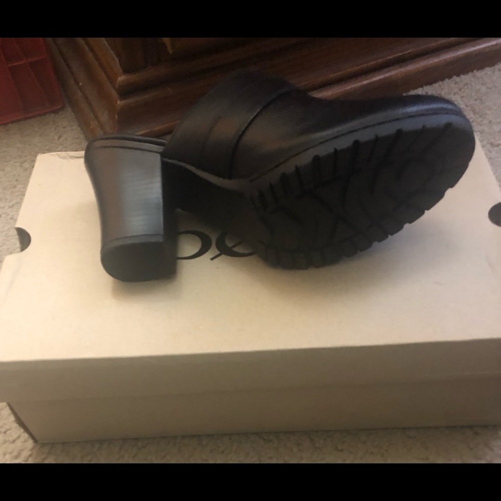 Clogs - Picture 2 of 2